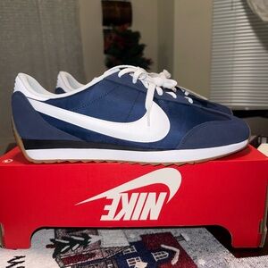 Nike Men's Pacific Navy and White Sneakers size 13 new/box without lid!!